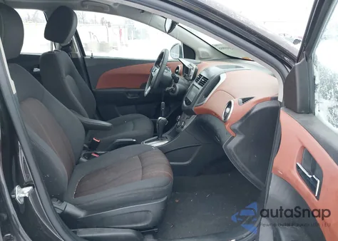 2015 Chevrolet Sonic Lt Auto из США, поврежденный, VIN 1G1JC6SB8F4125982